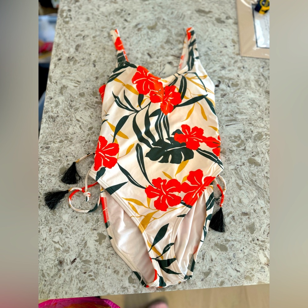 Vince Camuto Tropical Print Bathing Suit! 🌸🌸